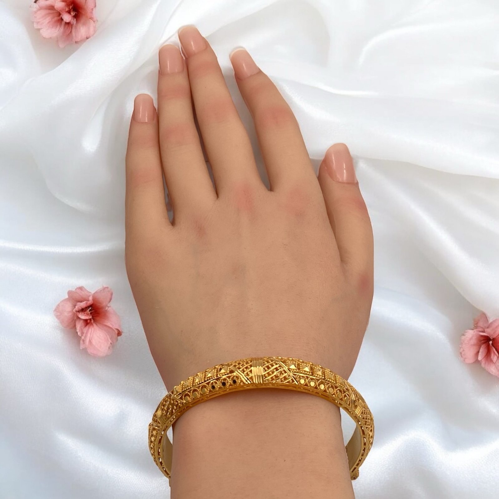 إسوارة ذهب عيار 21 الوزن 19.46 جرام