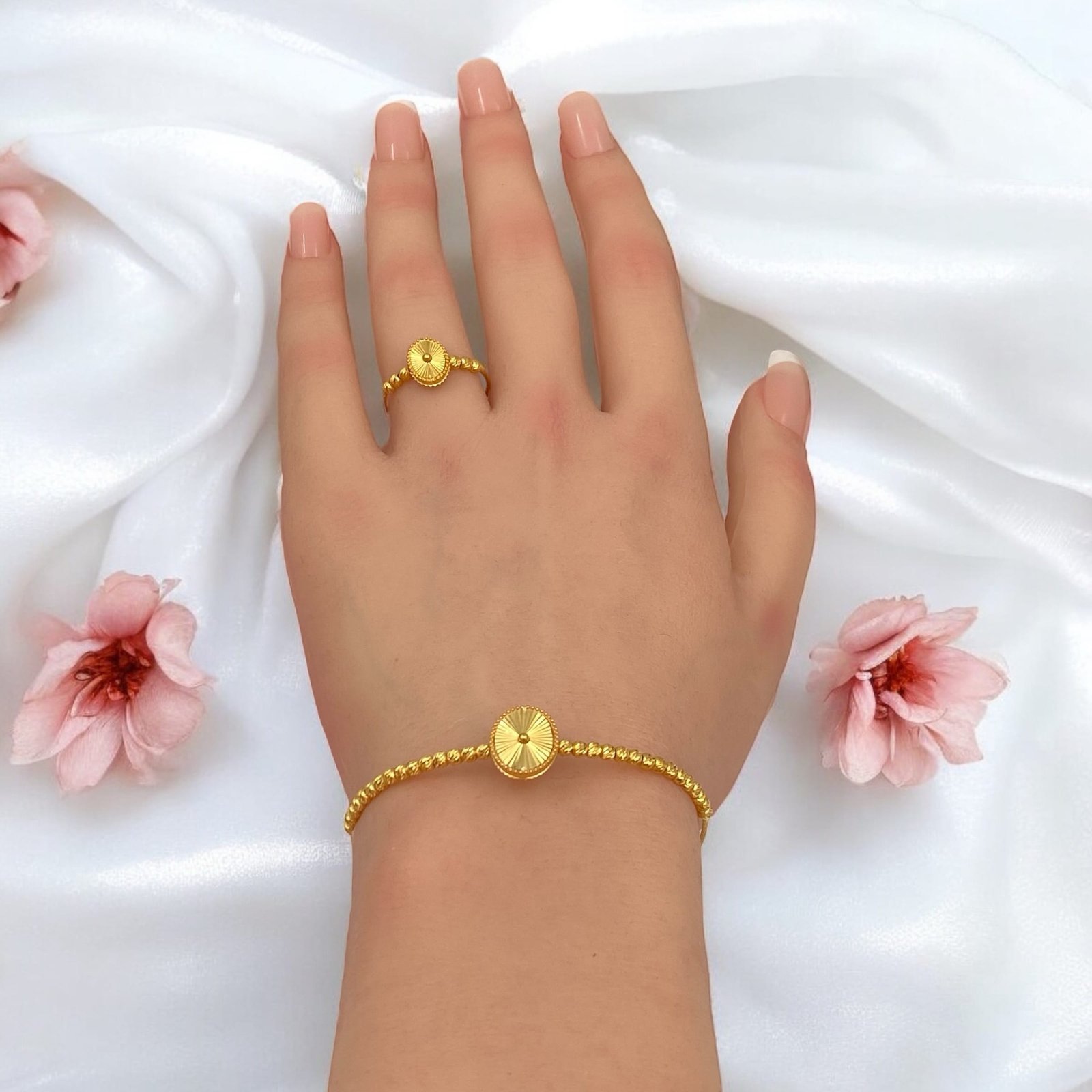 إسوارة وخاتم ذهب عيار 21 الوزن 6.42 جرام