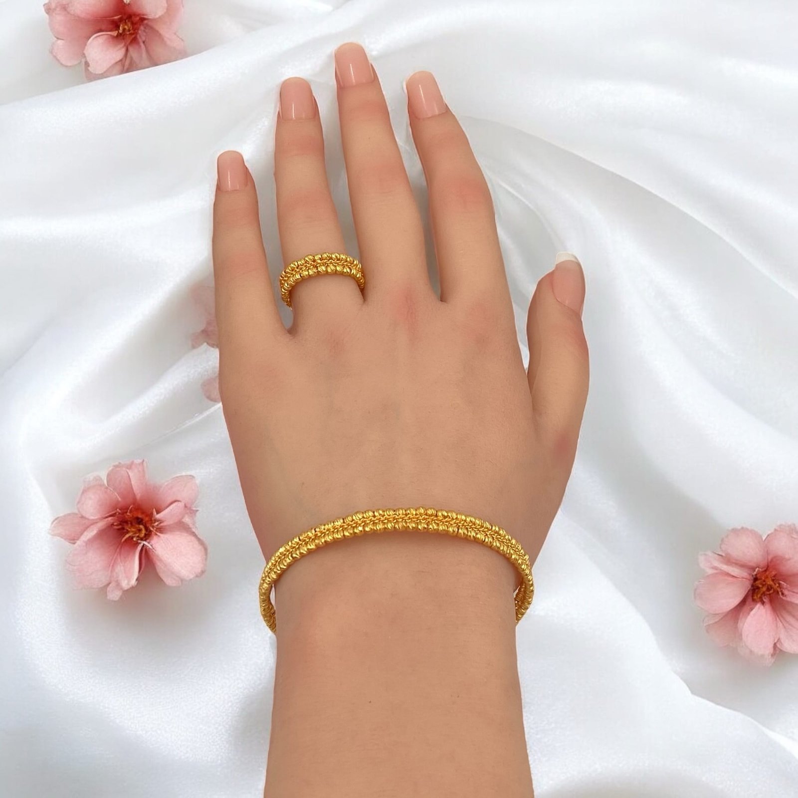 ‎إسوارة وخاتم ذهب عيار 21 الوزن 15.57 جرام