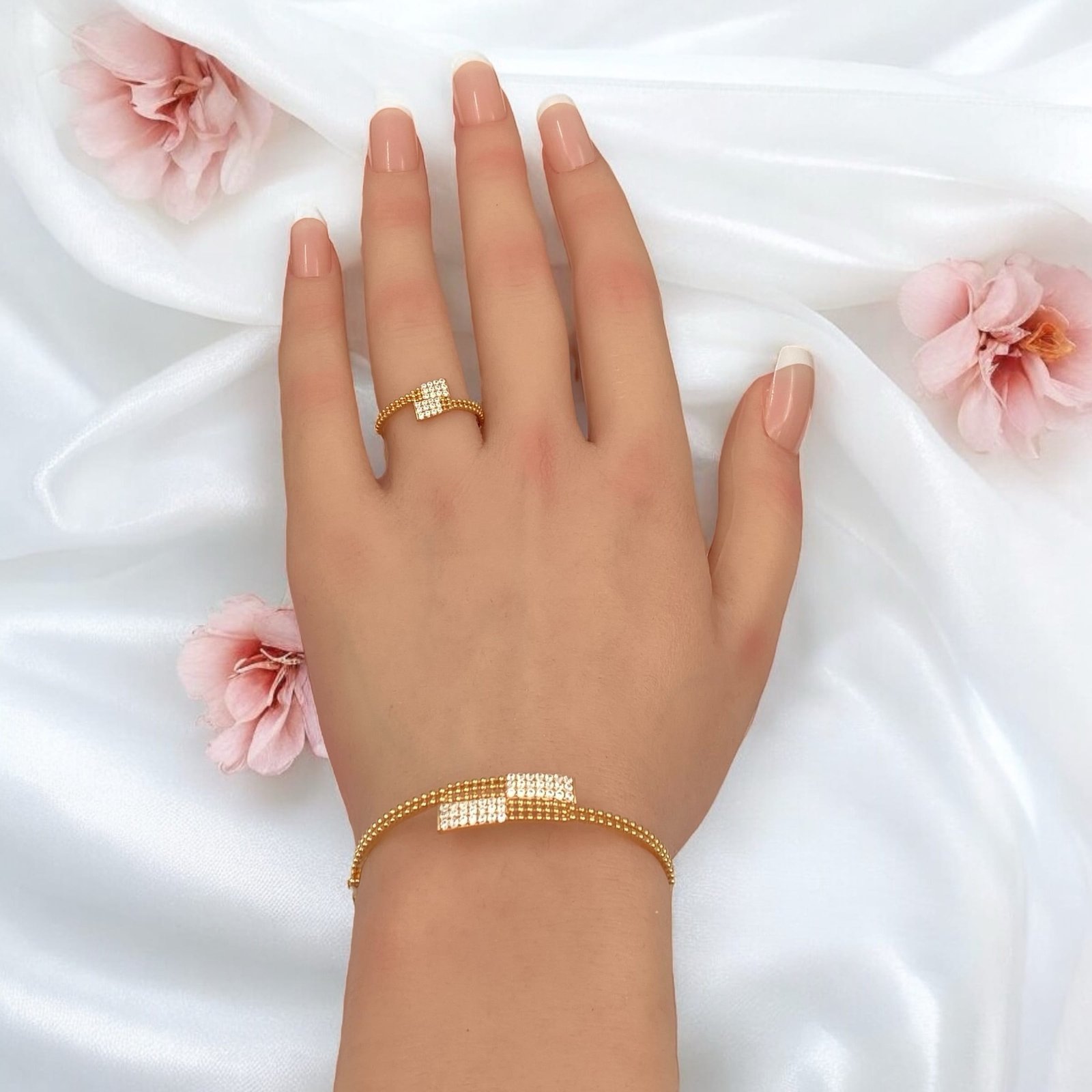 إسوارة وخاتم ذهب عيار 21 الوزن 6.75 جرام