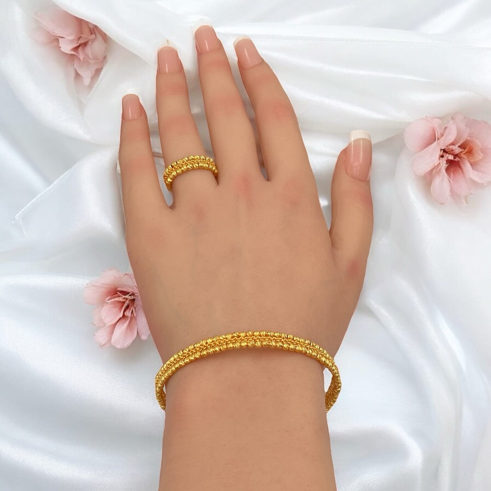 إسوارة وخاتم ذهب عيار 21 الوزن 15.90 جرام