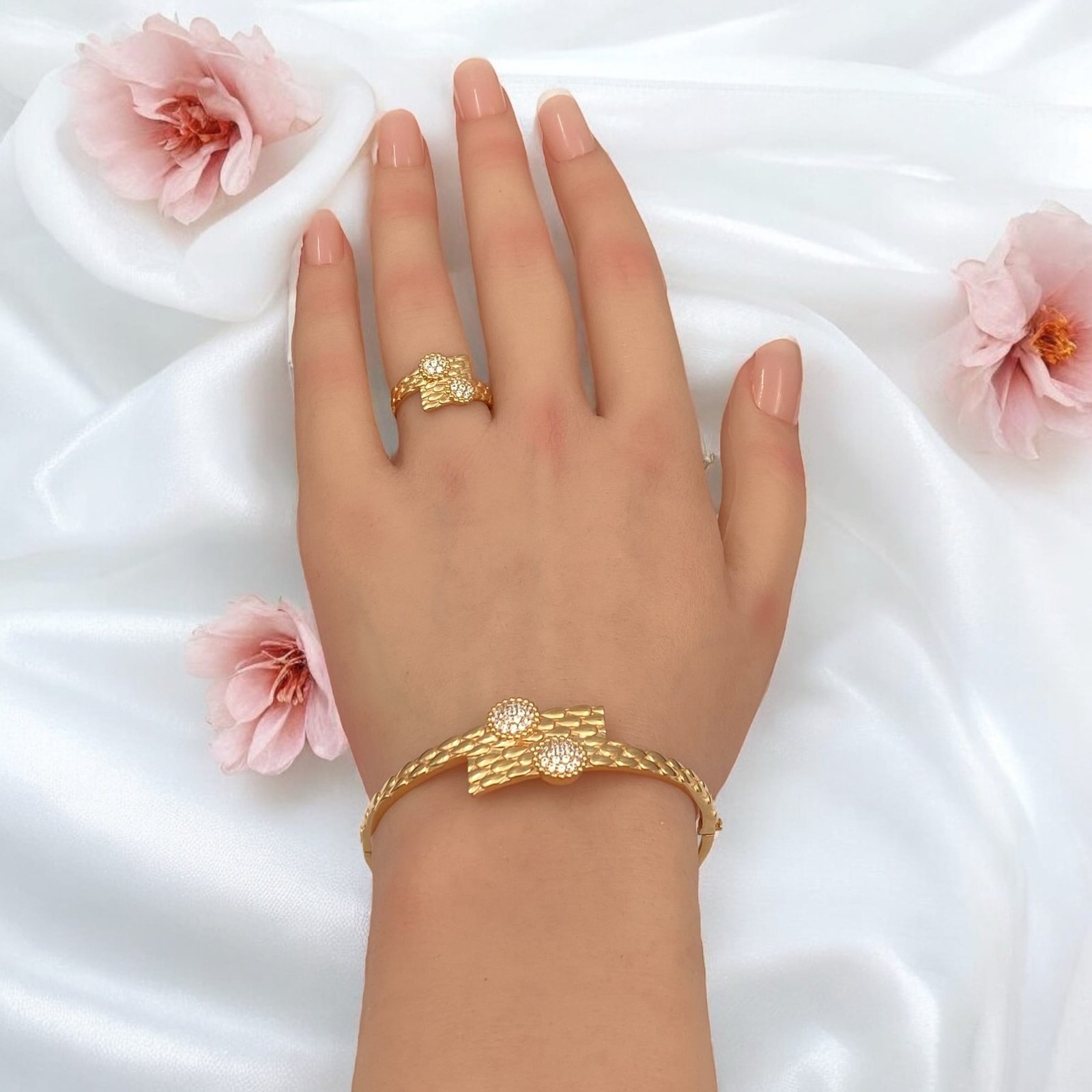 إسوارة وخاتم ذهب عيار 21 الوزن 12.15 جرام