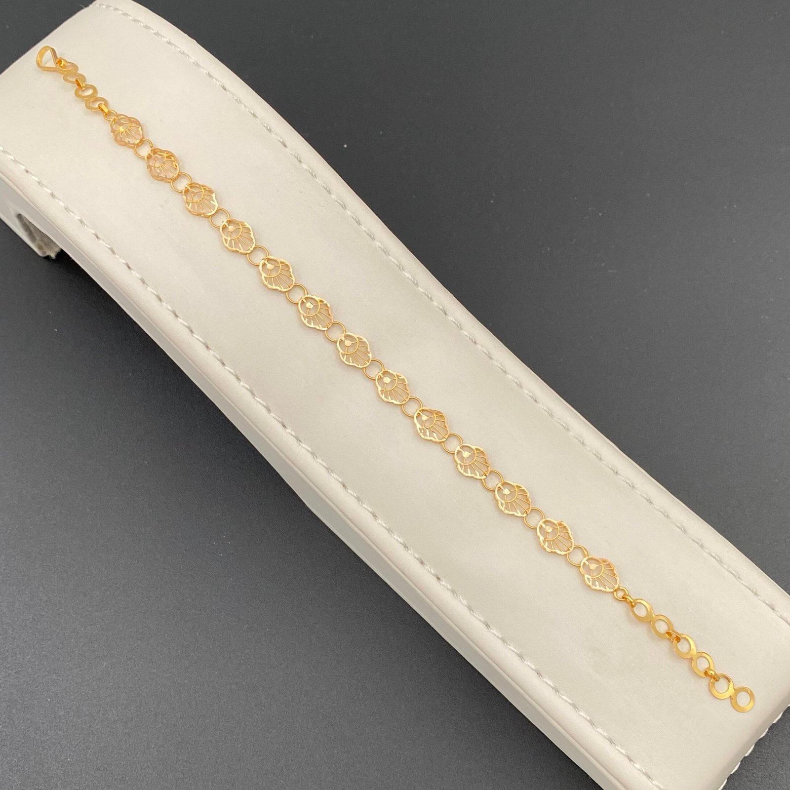 إسواره ذهب عيار 21 الوزن 3.49 جرام