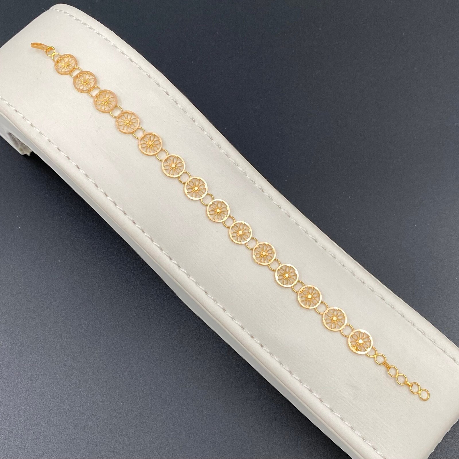 إسوارة ذهب عيار 21 الوزن 3.80 جرام