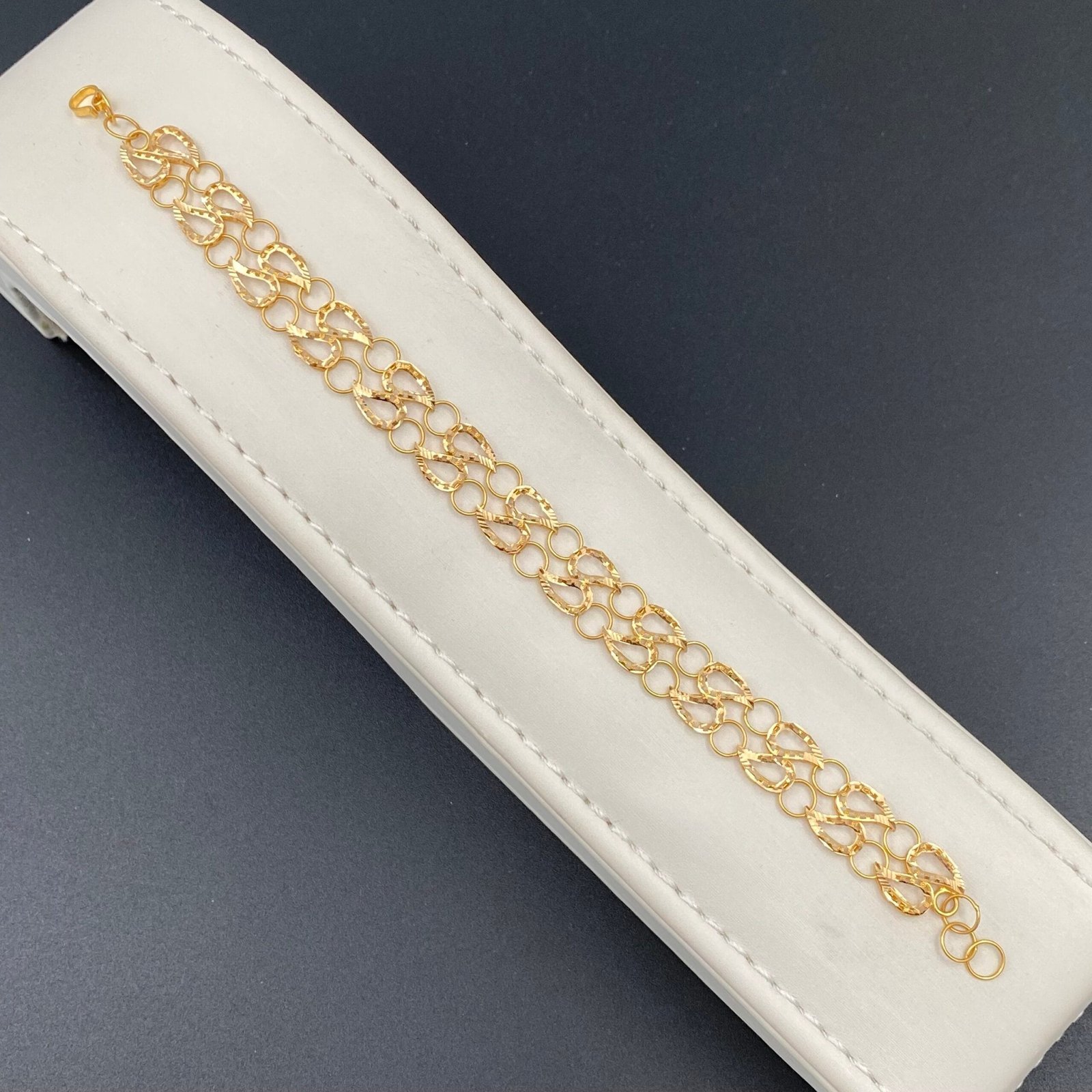 إسوارة ذهب عيار 21 الوزن 5.83 جرام