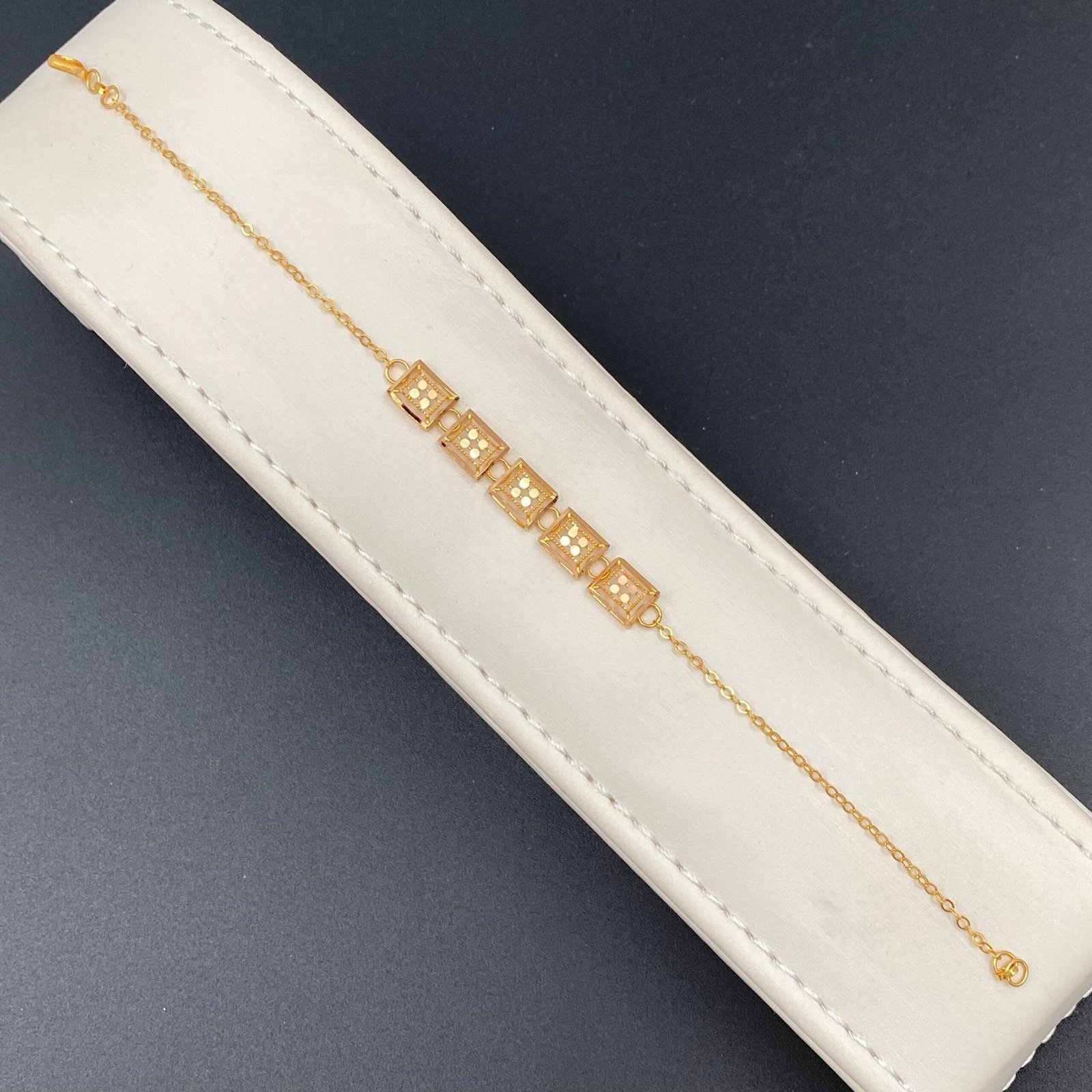 إسوارة ذهب عيار 21 الوزن 3.15 جرام