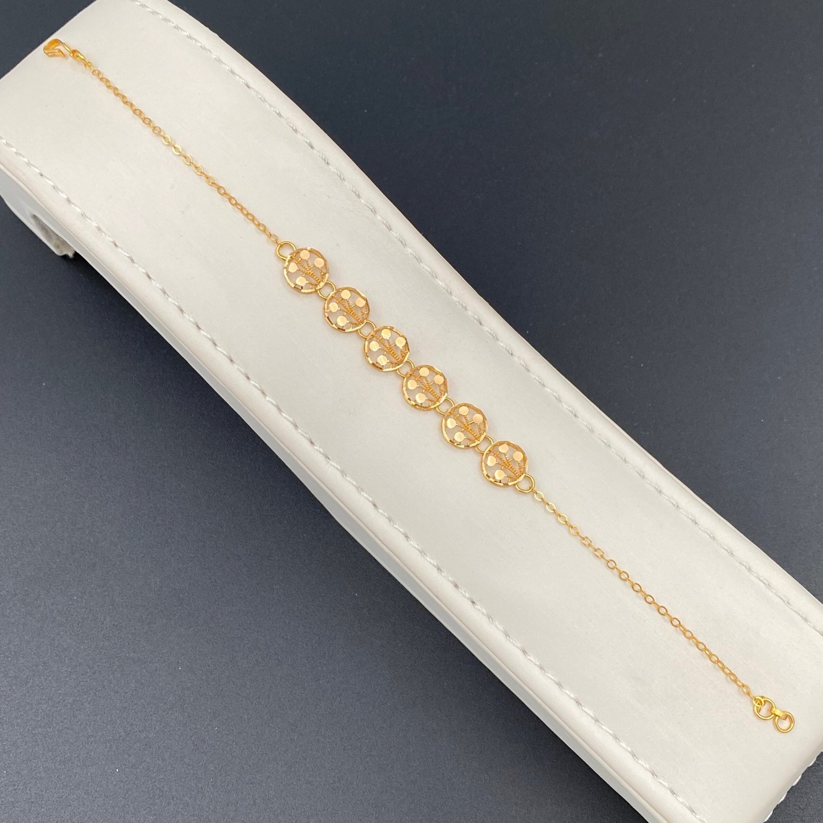 إسوارة ذهب عيار 21 الوزن 3.54 جرام