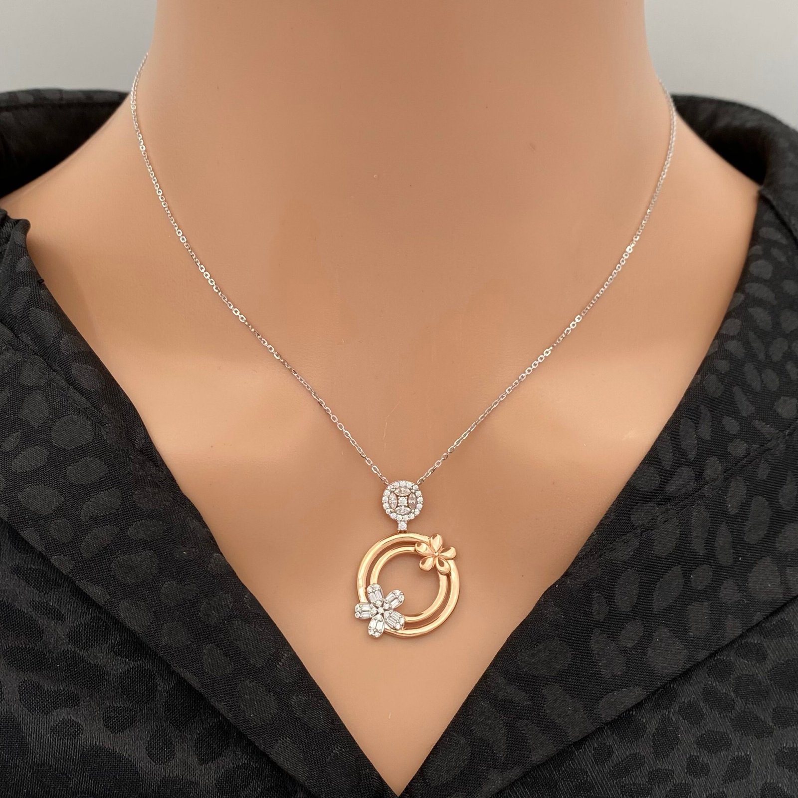 عقد ذهب عيار 18 الوزن 3.16 جرام