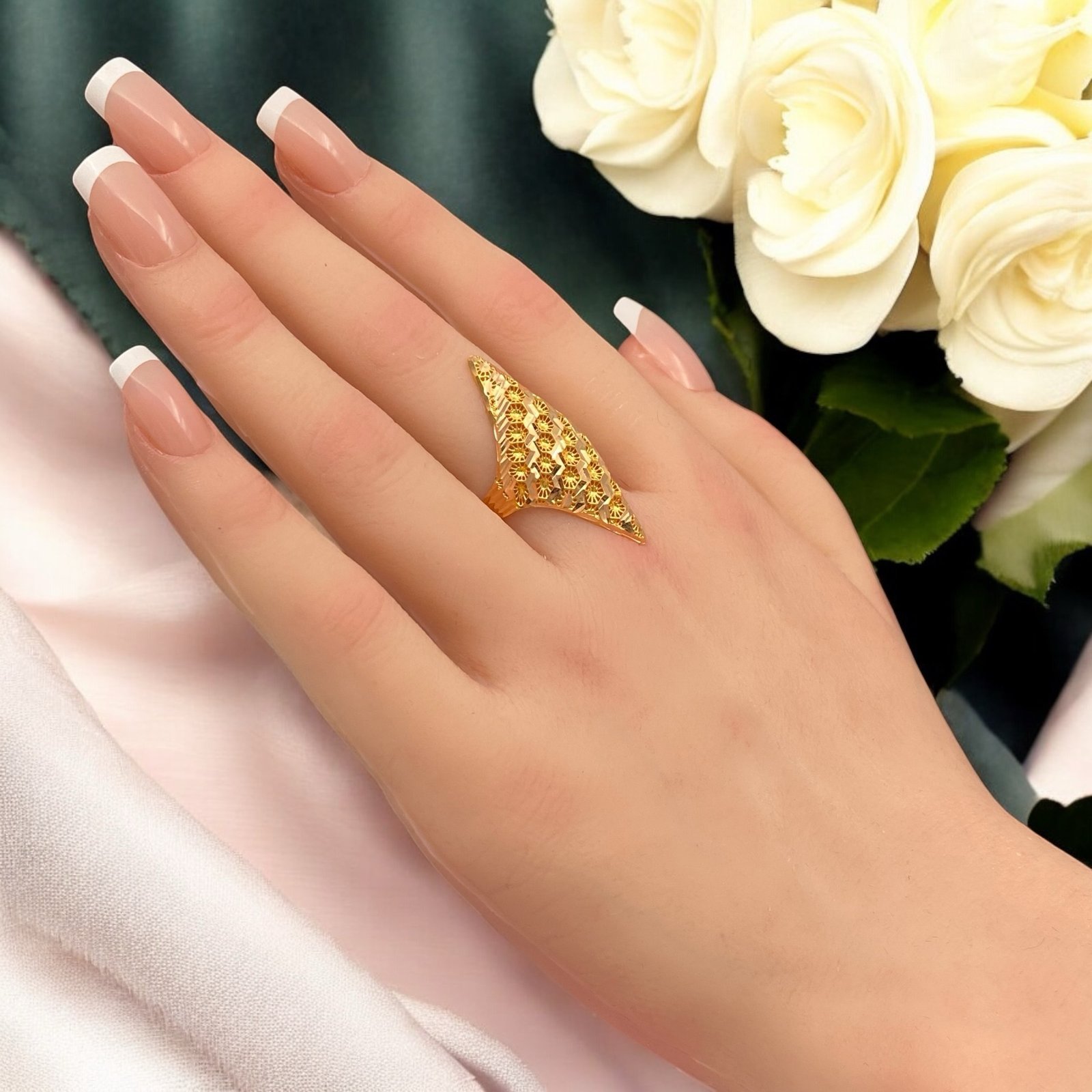 خاتم نسائي ذهب عيار 21 الوزن 2.57 جرام