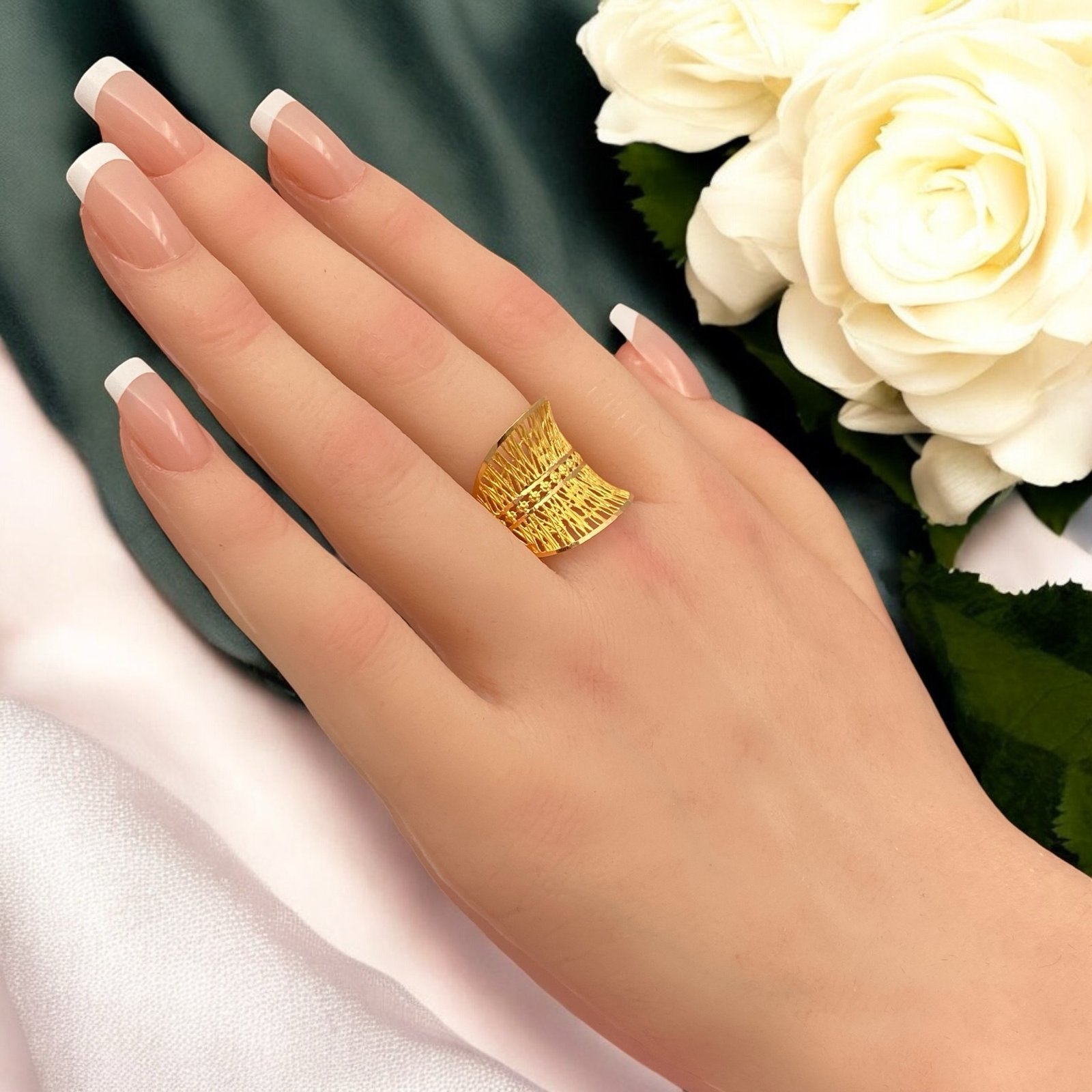 خاتم ذهب نسائي فاخر عيار 21 الوزن 3.13 جرام