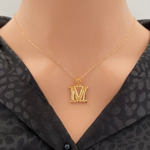 عقد حرف M ذهب عيار 21 الوزن 1.73 جرام