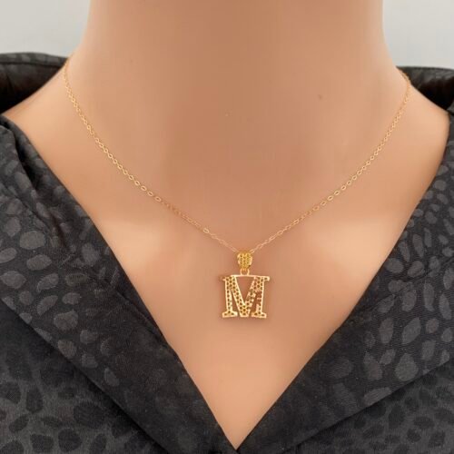 عقد حرف M ذهب عيار 21 الوزن 2.1 جرام