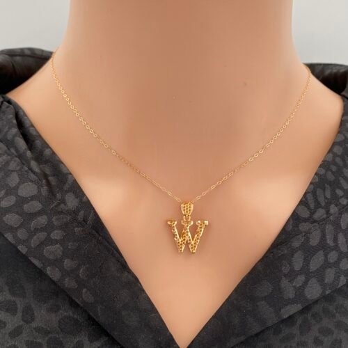 عقد حرف W ذهب عيار 21 الوزن 1.70 جرام