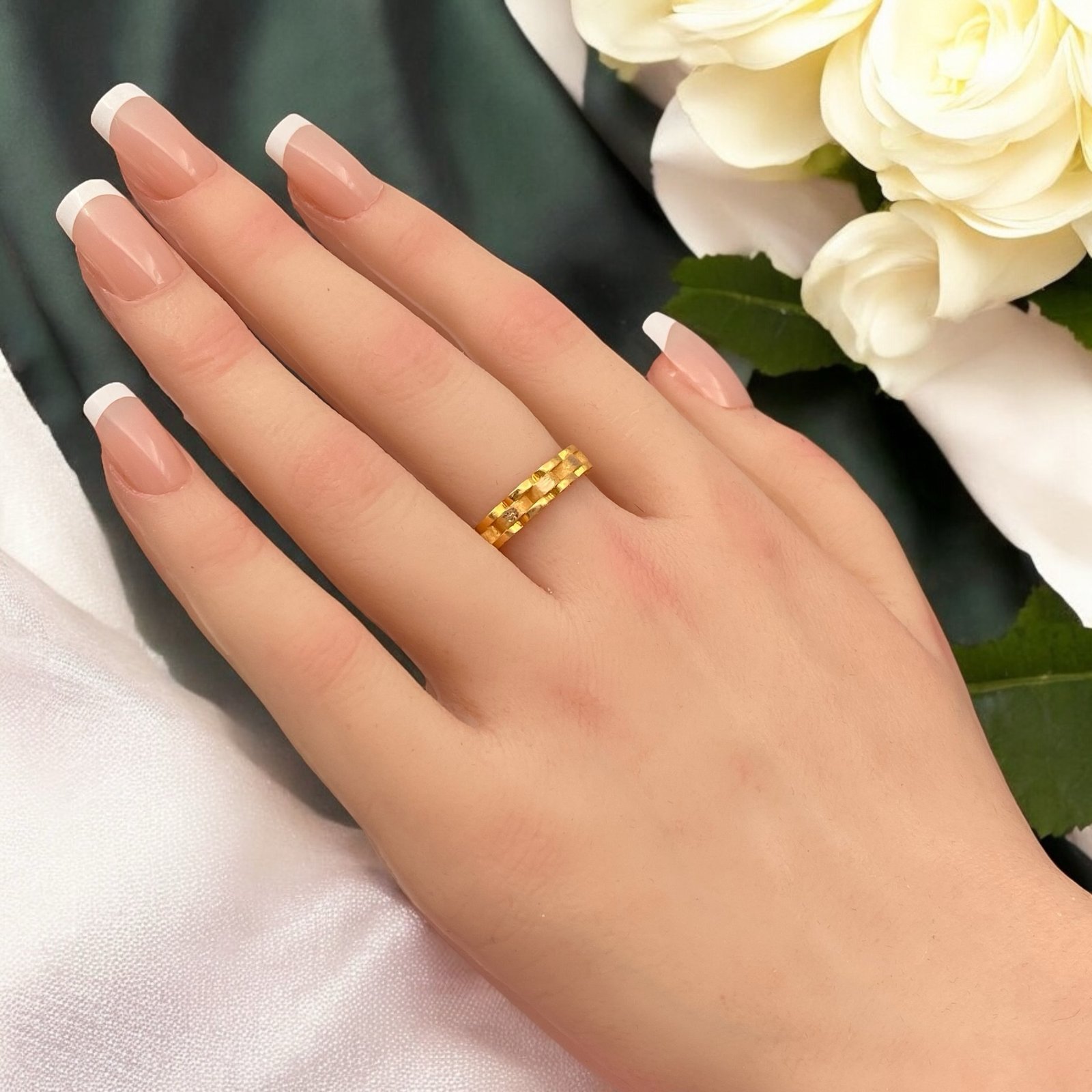 دبلة ذهب عيار 21 الوزن 2.20 جرام