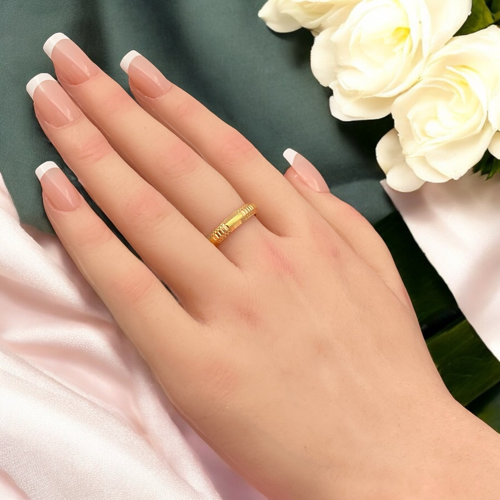 دبلة ذهب عيار 21 الوزن 1.56 جرام