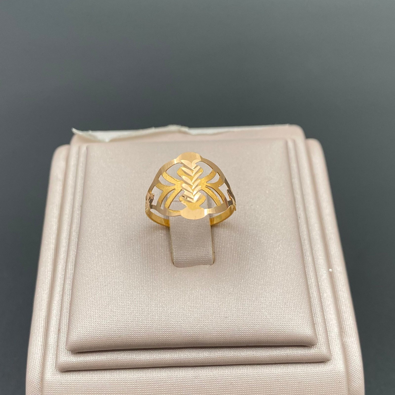 خاتم أطفال ذهب عيار 21 الوزن 0.74 جرام