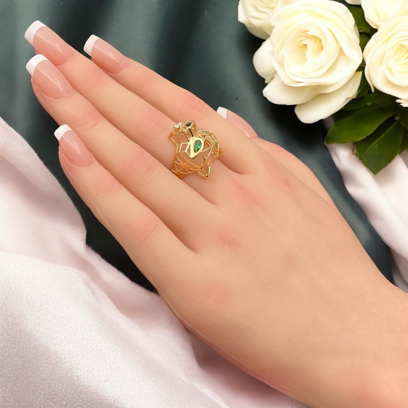 خاتم ذهب عيار 18 الوزن 3.61 جرام