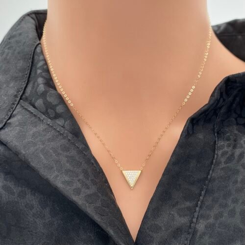 عقد ذهب عيار 18 الوزن 0.80 جرام