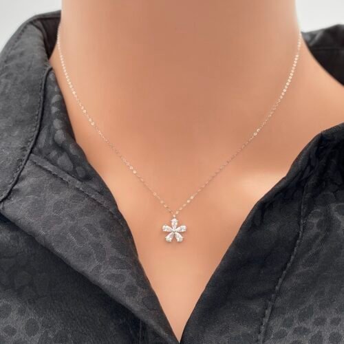 عقد ذهب عيار 18 الوزن 0.43 جرام