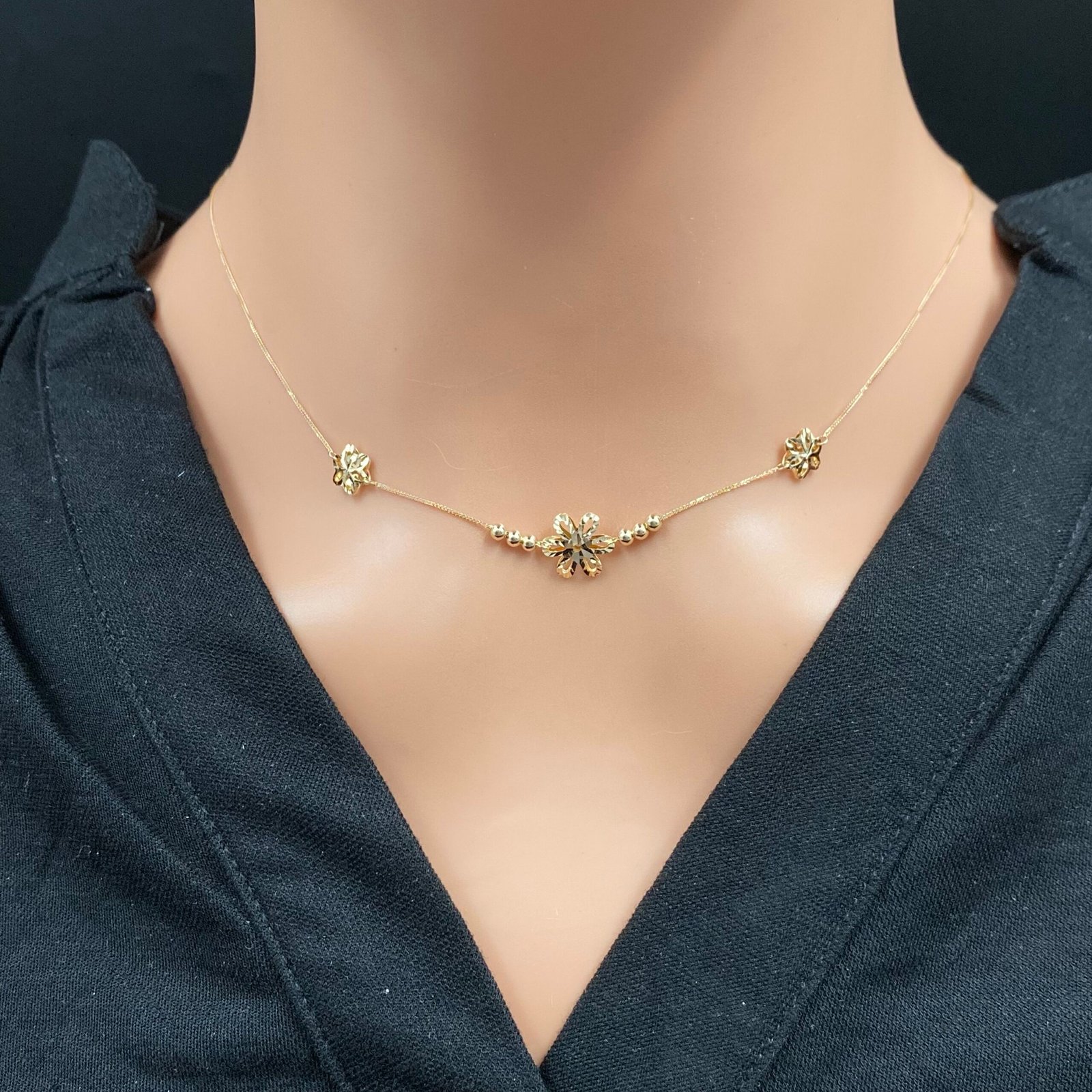 عقد ذهب عيار 18 الوزن 1.09 جرام