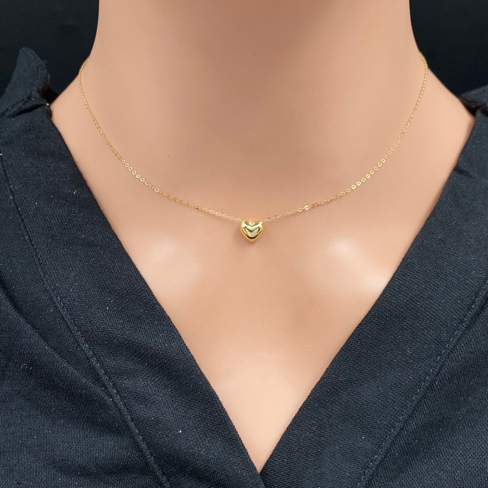 عقد ذهب عيار 18 الوزن 1.06 جرام