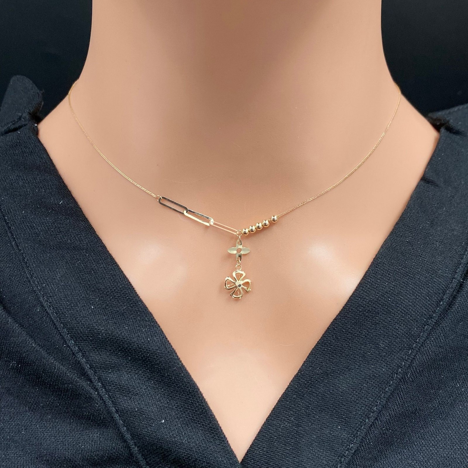 عقد ذهب عيار 18 الوزن 0.96 جرام