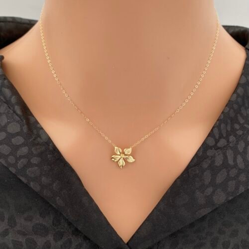 عقد ذهب عيار 18 الوزن 0.95 جرام