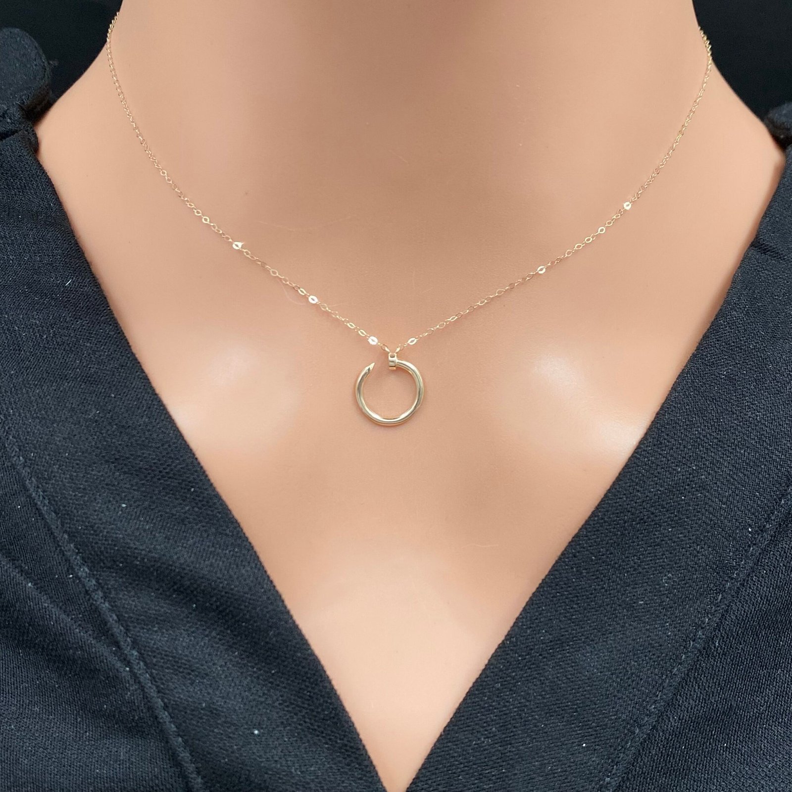 عقد ذهب عيار 18 الوزن 0.69 جرام