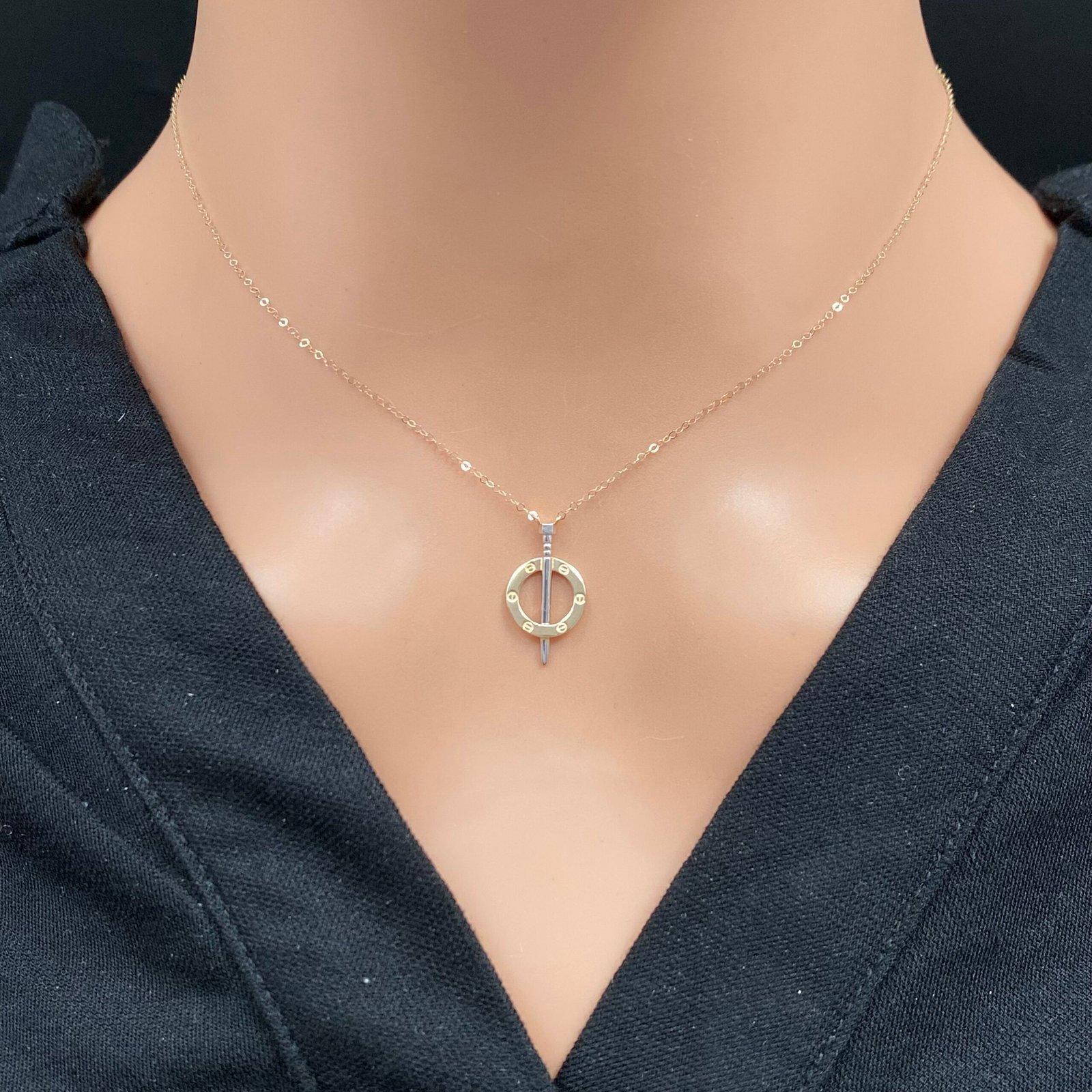 عقد ذهب عيار 18 الوزن 0.89 جرام