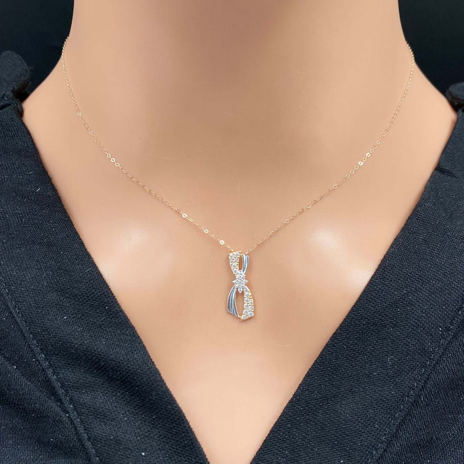 عقد ذهب عيار 18 الوزن 0.86 جرام