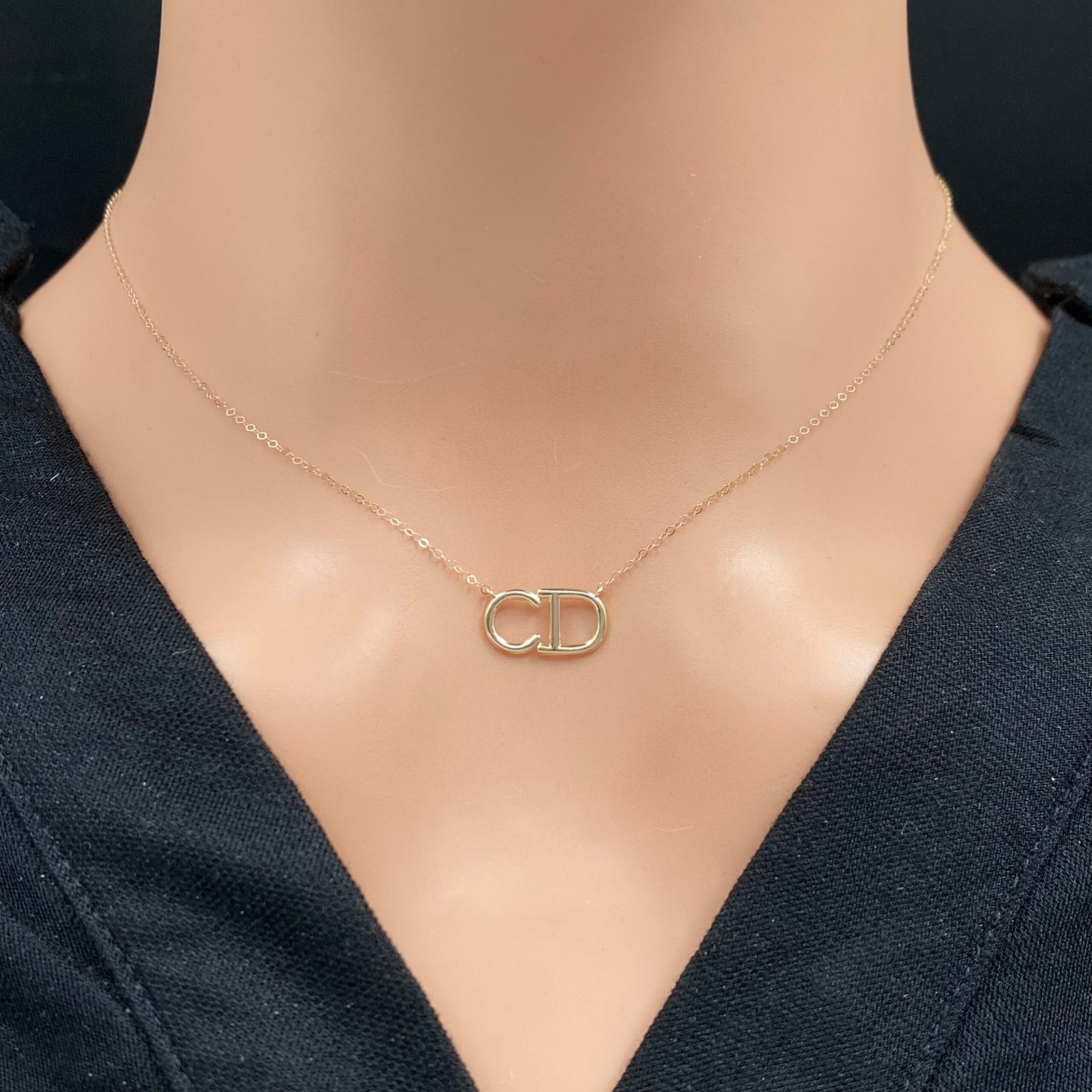 عقد ذهب عيار 18 الوزن 0.62 جرام