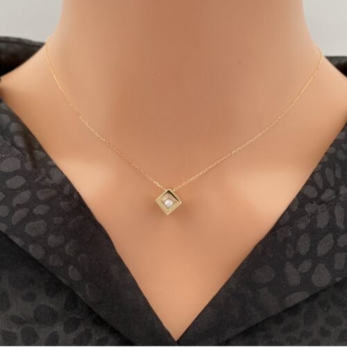 عقد ذهب عيار 18 الوزن 1.45 جرام