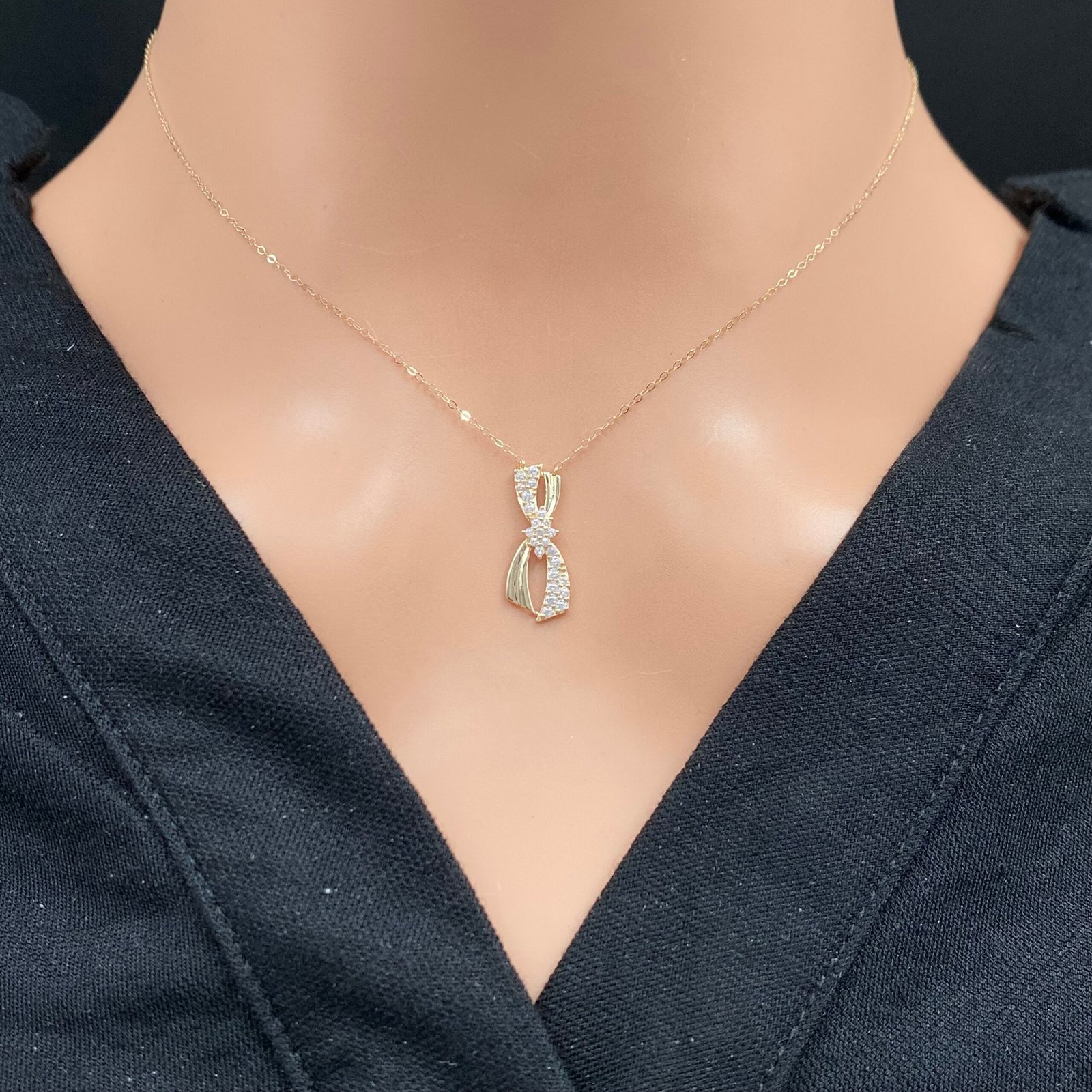 عقد ذهب عيار 18 الوزن 0.86 جرام