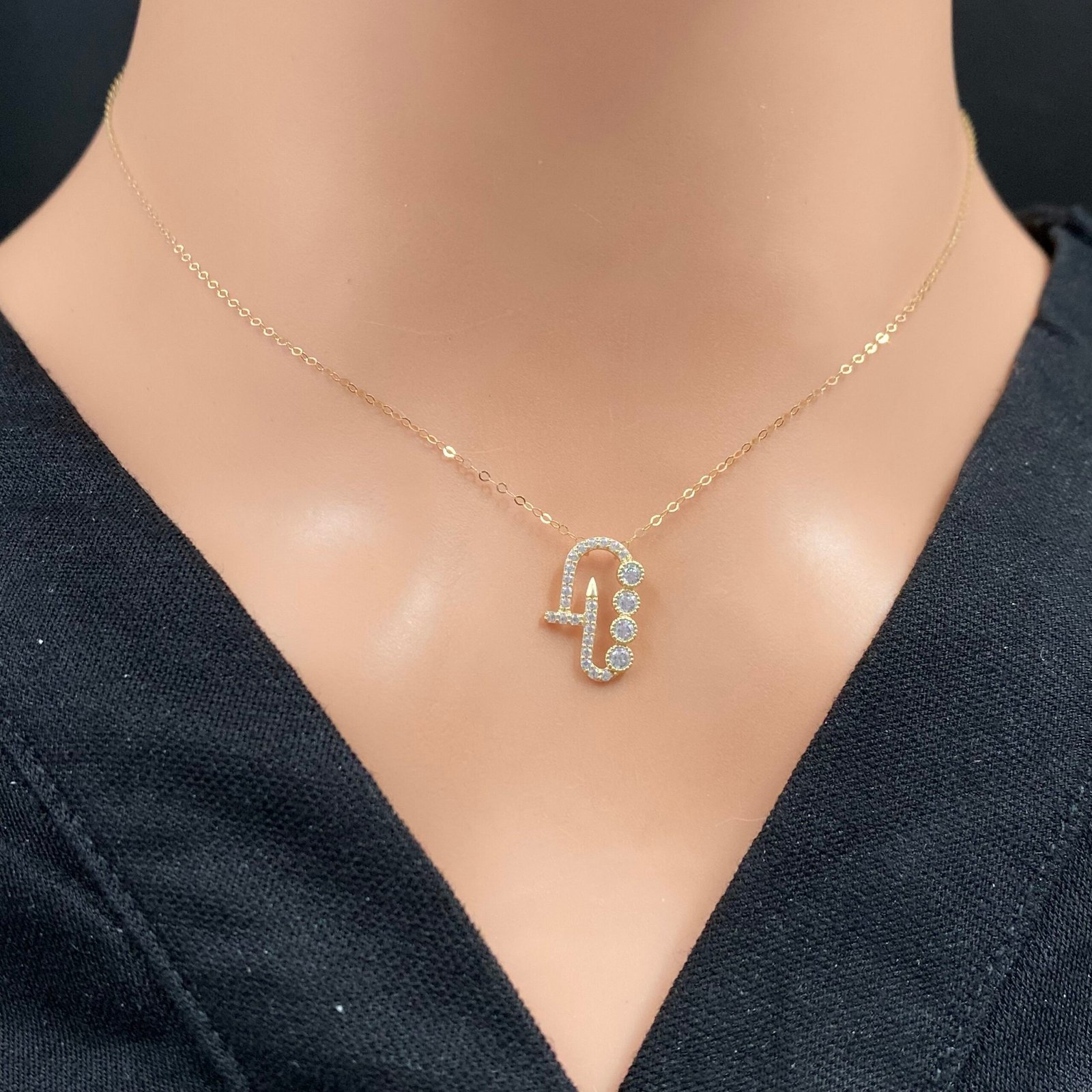 عقد ذهب عيار 18 الوزن 0.76 جرام