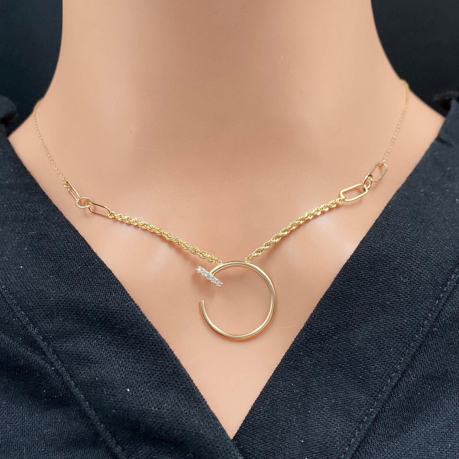 عقد ذهب عيار 18 الوزن 1.95 جرام