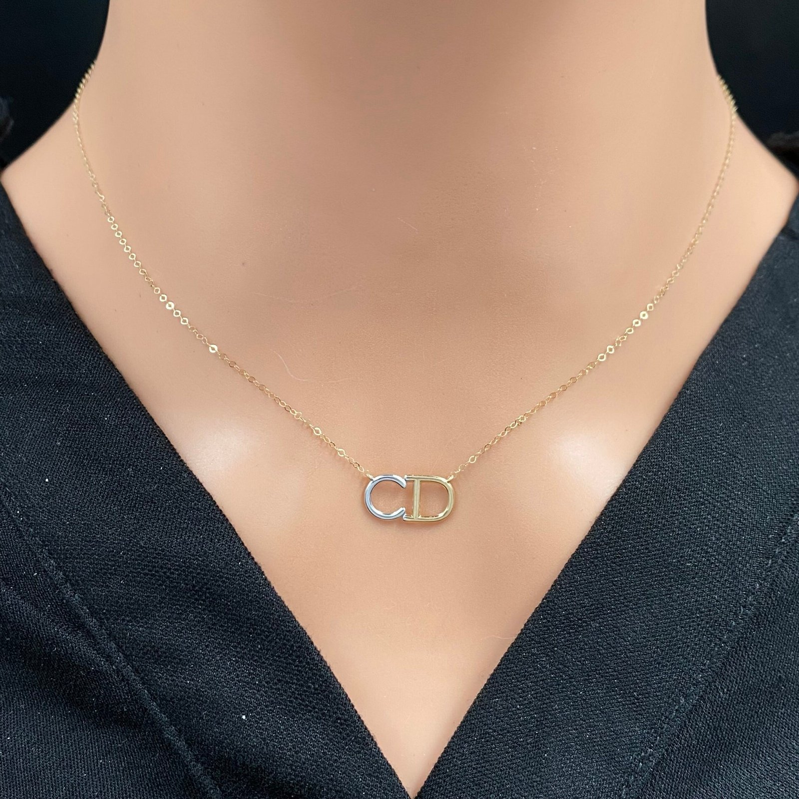 عقد ذهب عيار 18 الوزن 0.62 جرام