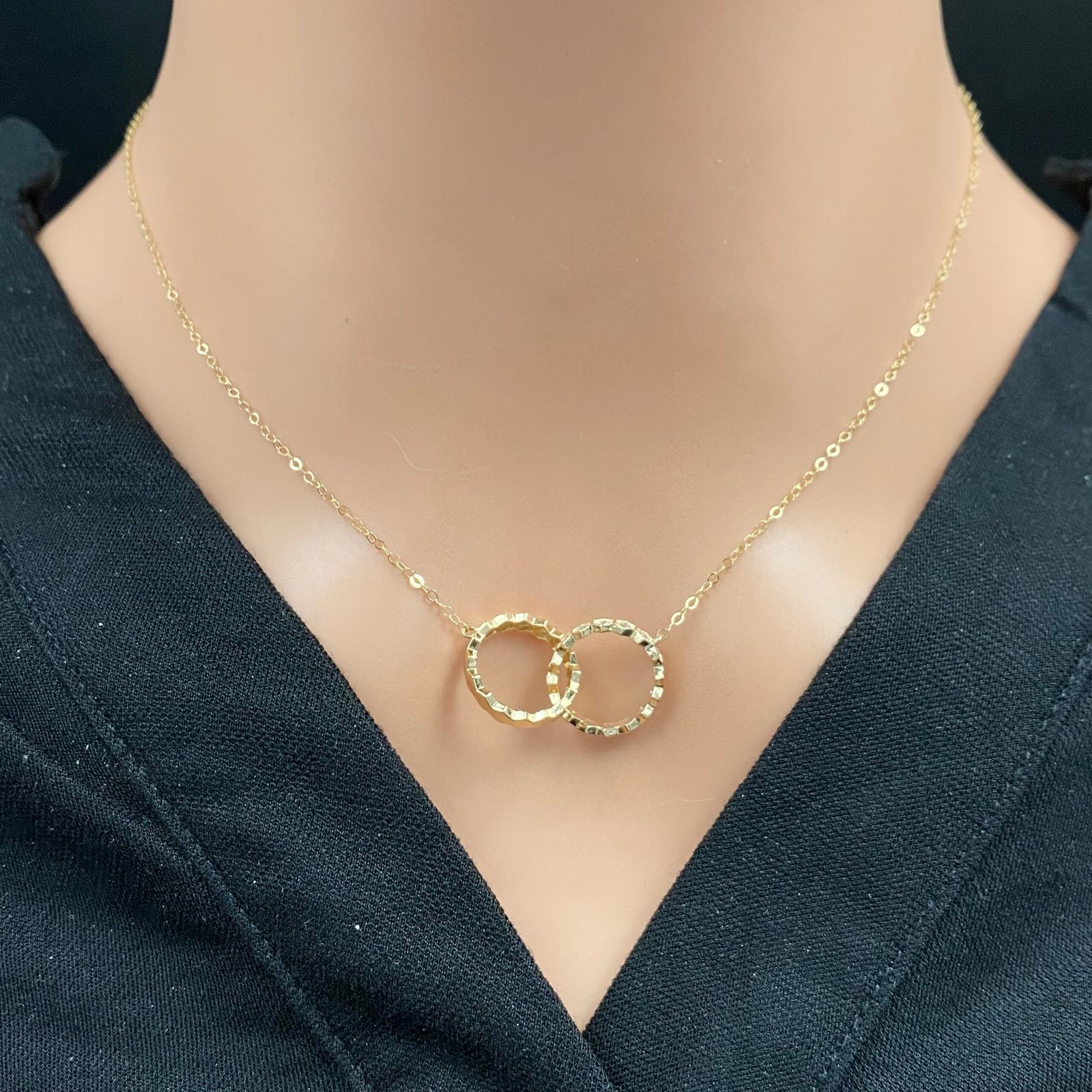 عقد ذهب عيار 18 الوزن 2.39 جرام