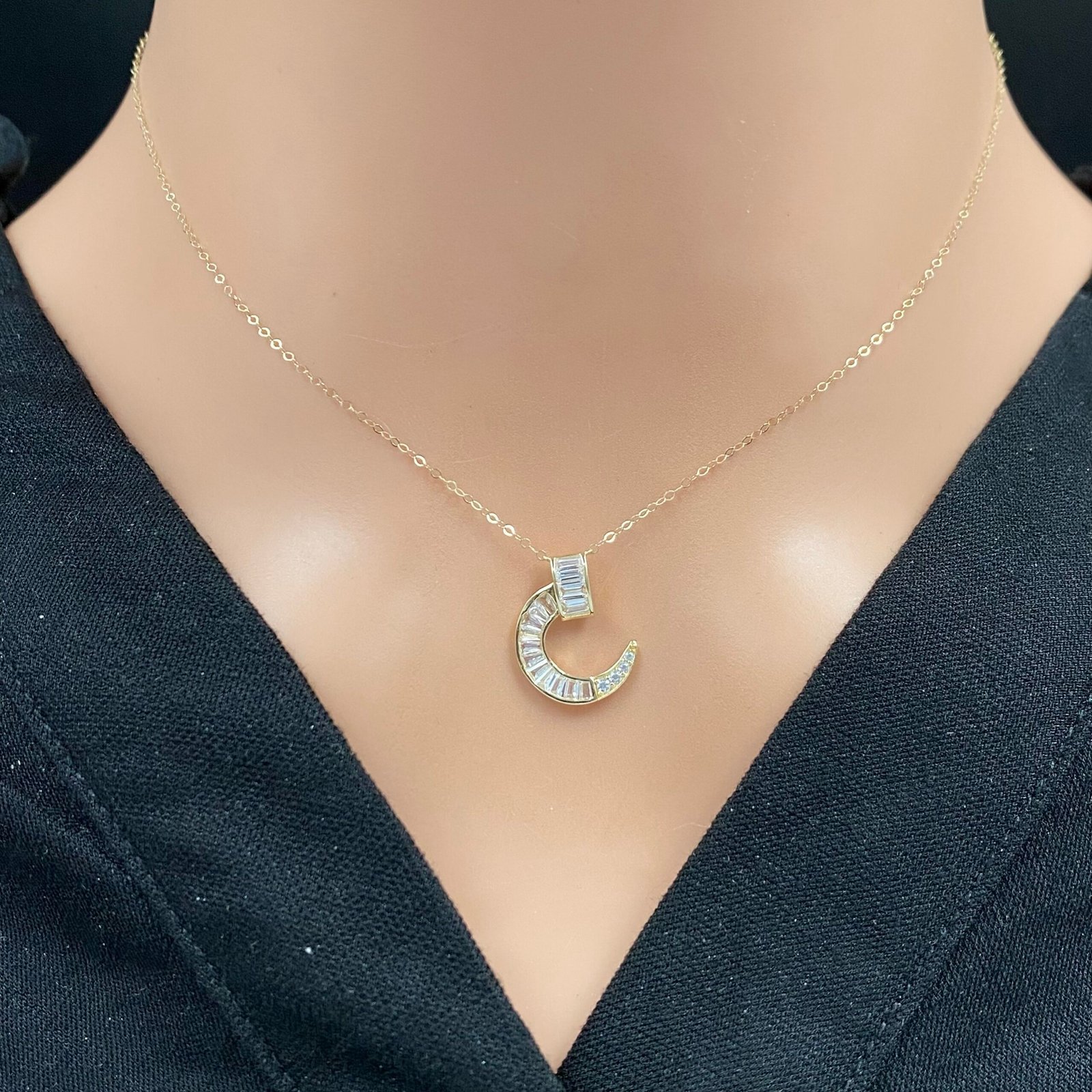 عقد ذهب عيار 18 الوزن 1.02 جرام