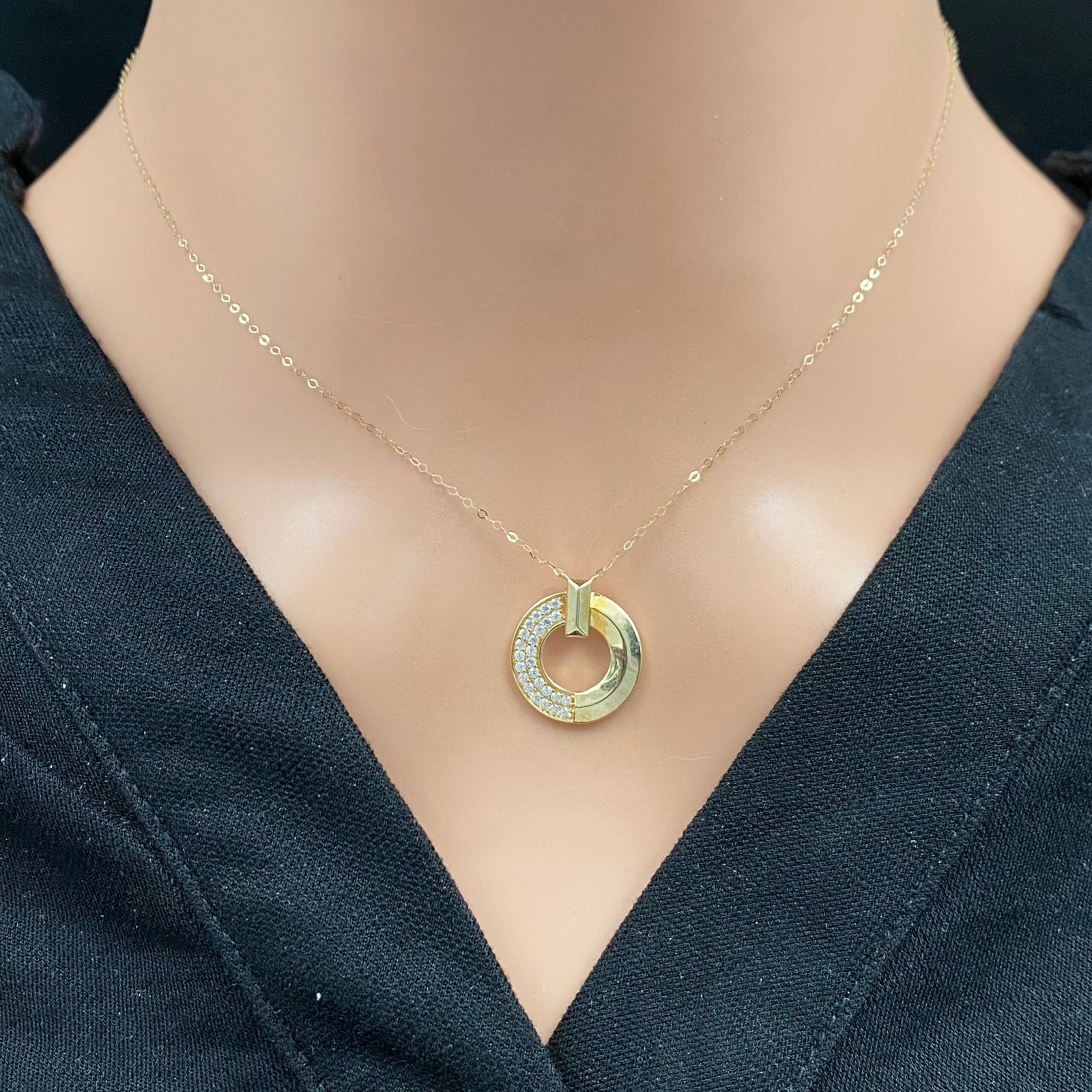 عقد ذهب عيار 18 الوزن 1.45 جرام