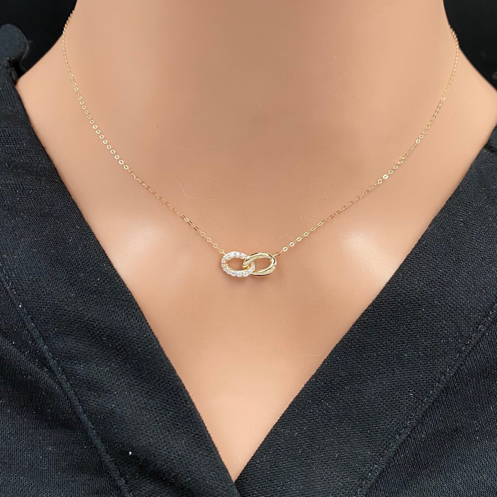 عقد ذهب عيار 18 الوزن 0.69 جرام