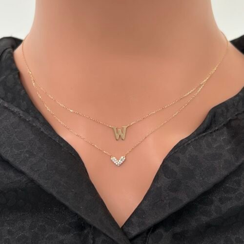 عقد حرف W ذهب عيار 18 الوزن 1.38 جرام