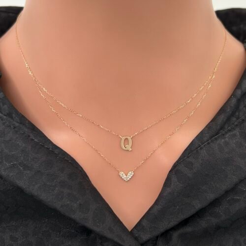 عقد حرف Q ذهب عيار 18 الوزن  1.29 جرام