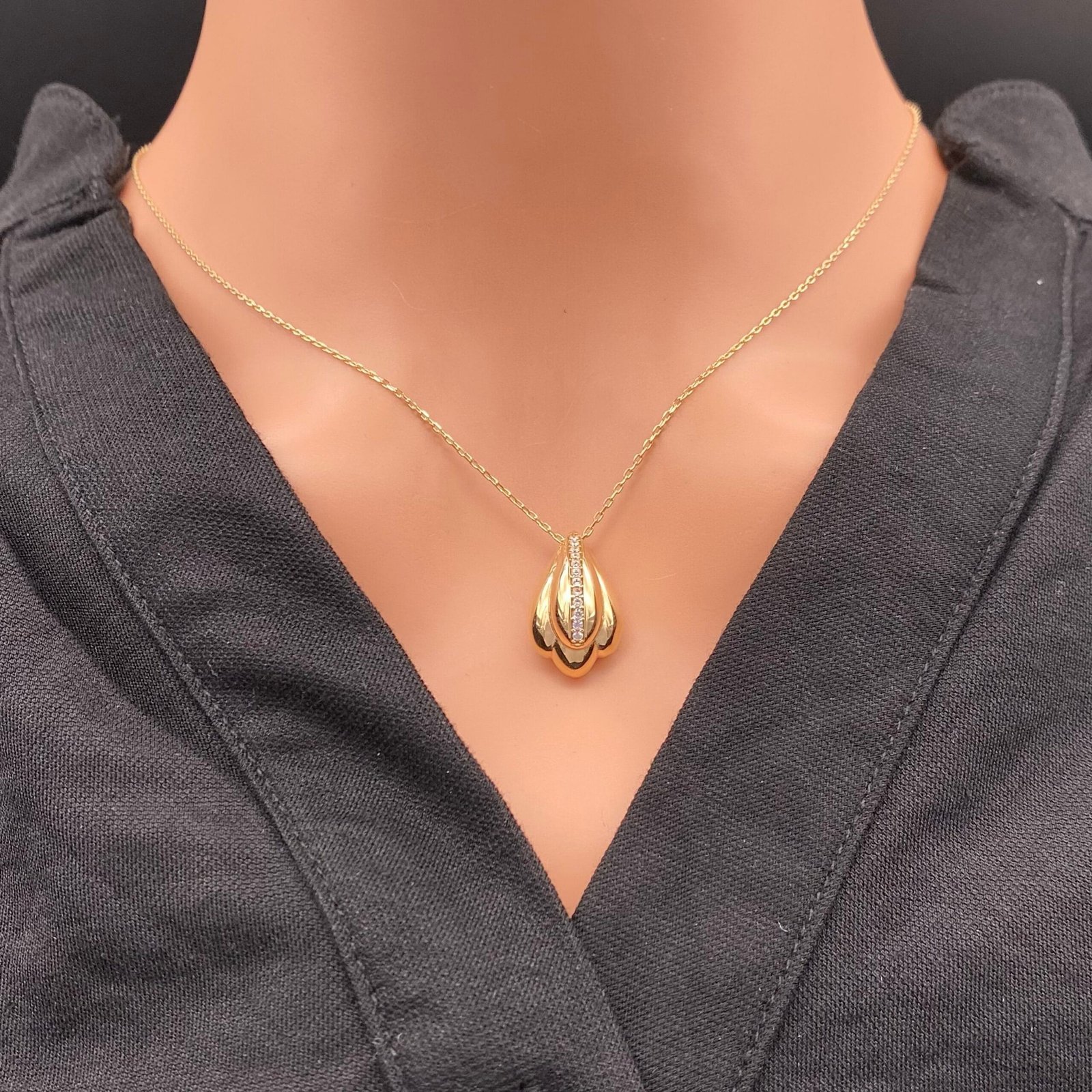 عقد ذهب عيار 18 الوزن 3.69 جرام