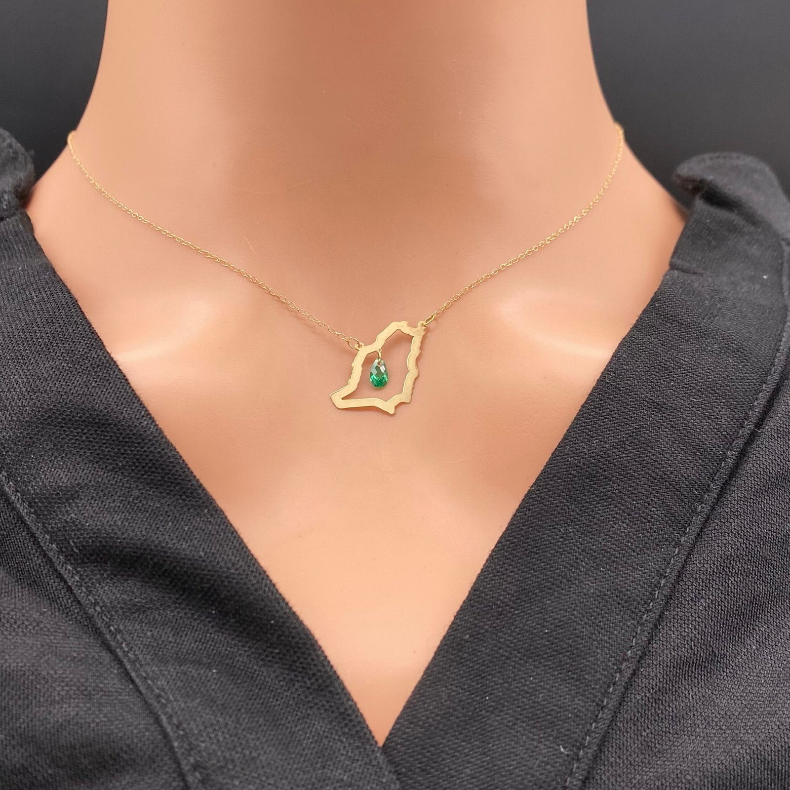 عقد ذهب عيار 18 الوزن 0.76 جرام