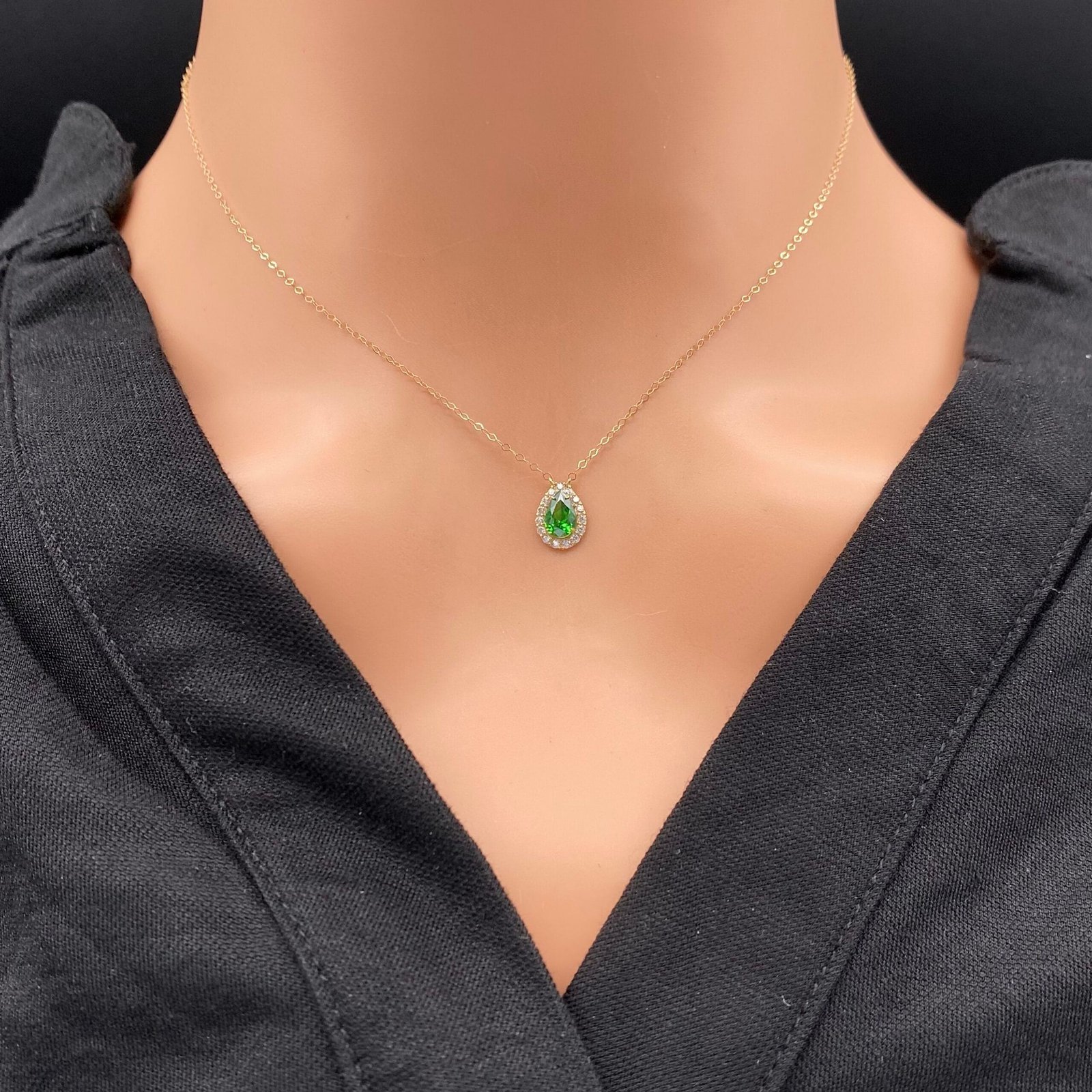 عقد ذهب عيار 18 الوزن 0.7 جرام