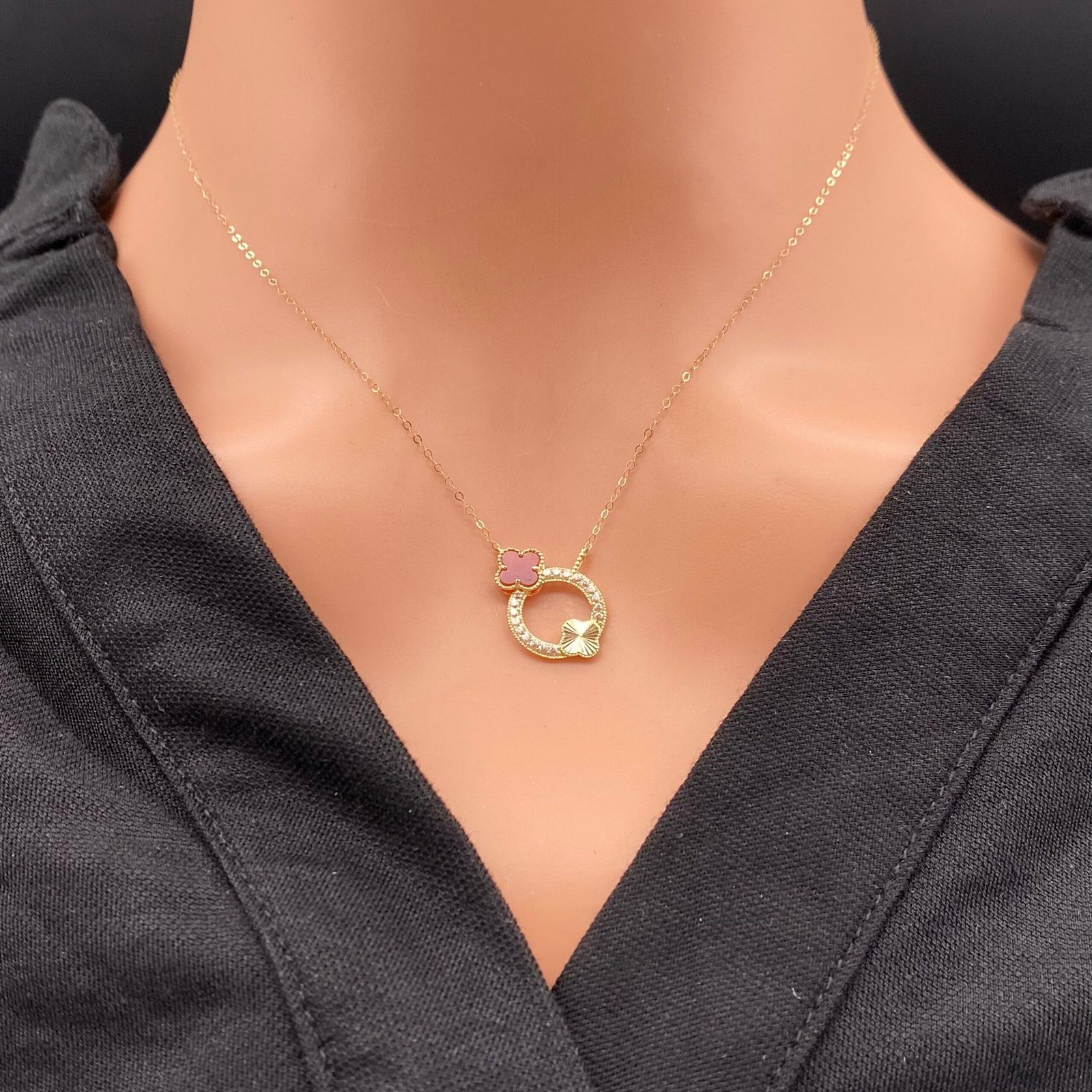 عقد ذهب عيار 18 الوزن 0.89 جرام