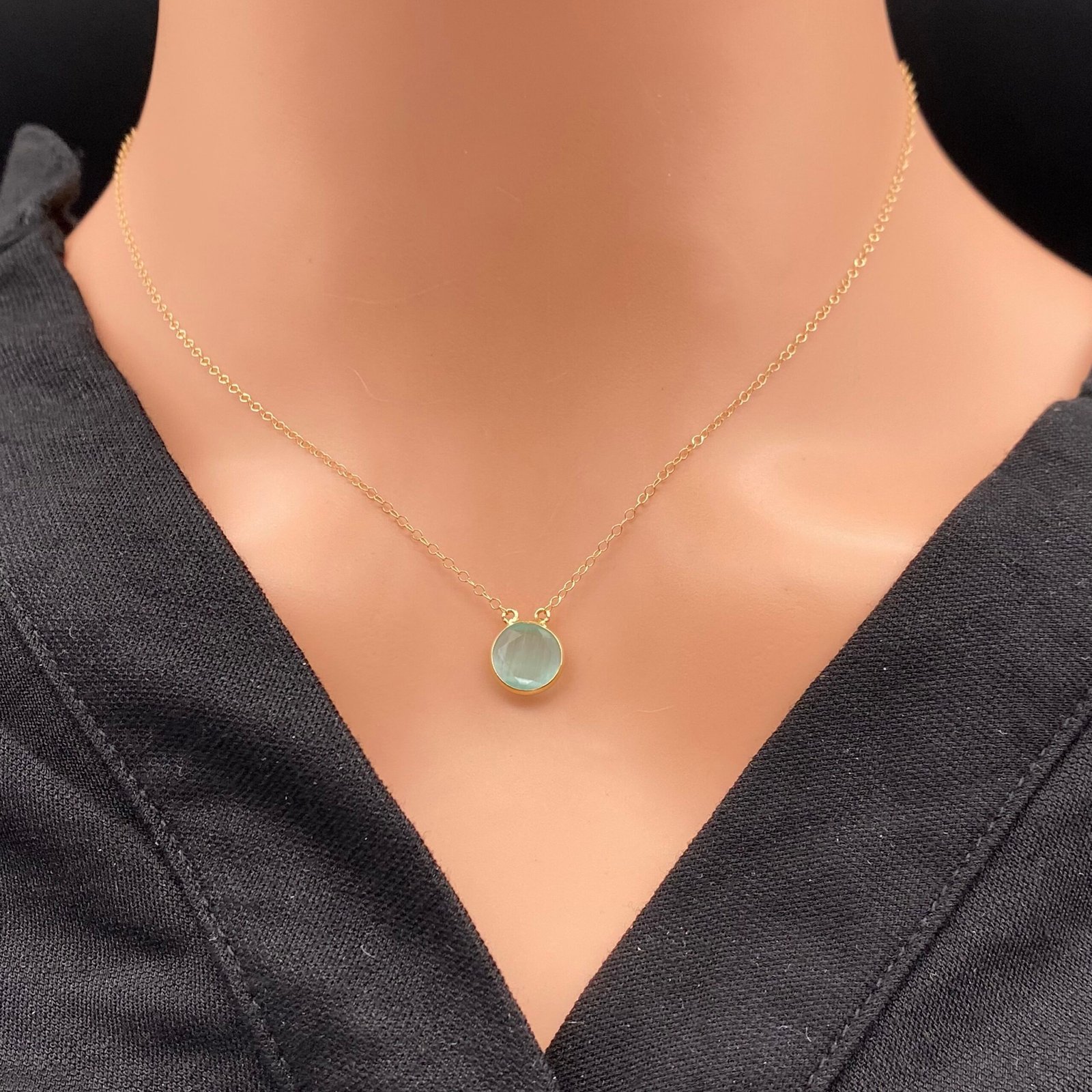 عقد ذهب عيار 18 الوزن 0.90 جرام