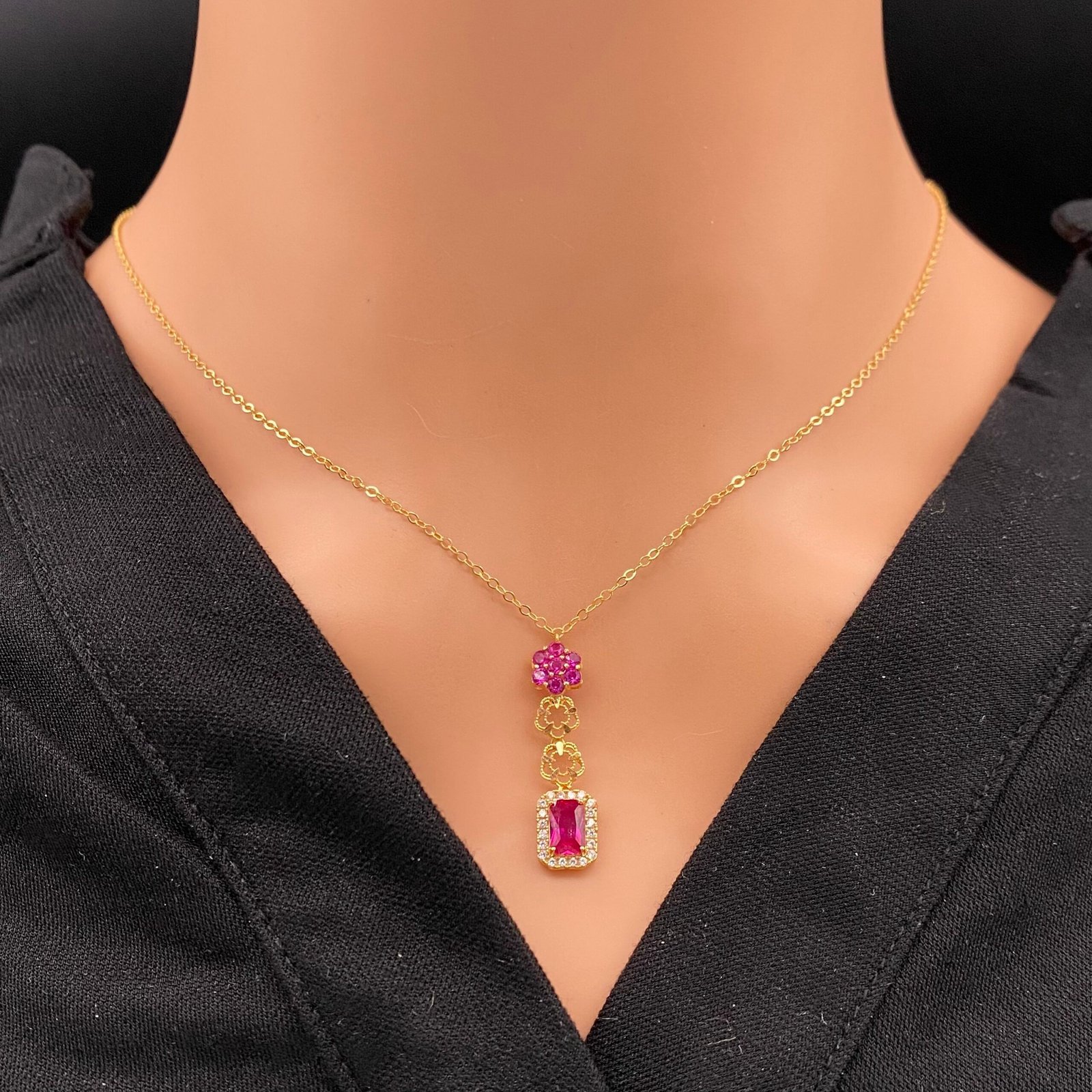 عقد ذهب عيار 21 الوزن 2.42 جرام