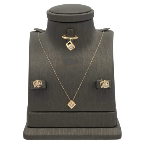 نصف طقم ذهب عيار 18 الوزن 4.54 جرام