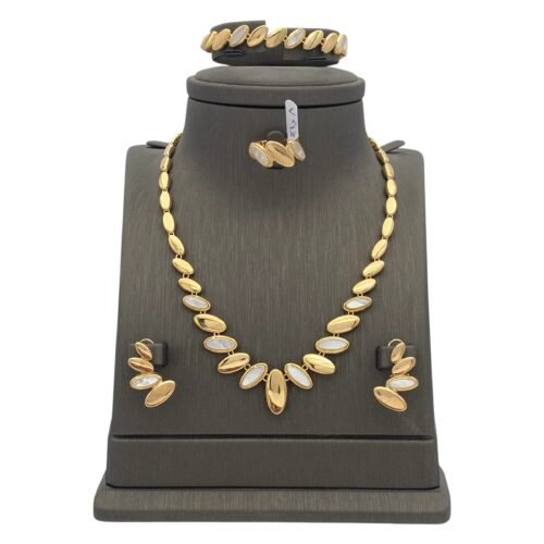 طقم ذهب عيار 18 الوزن 41.8 جرام